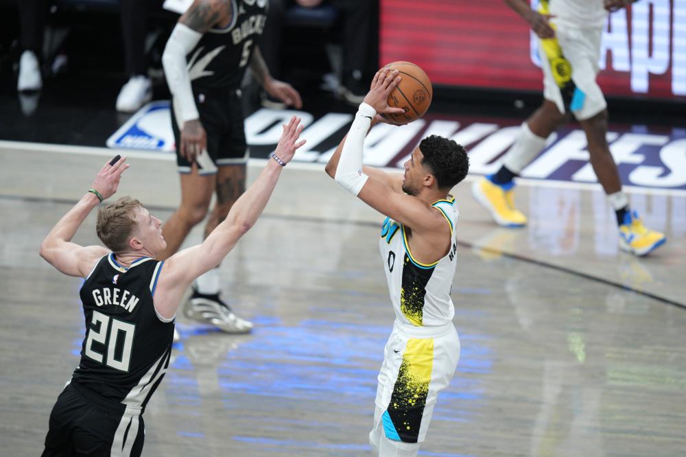 广东半场险胜广厦!外援统治力突出,小胡伯茨获证明,杜锋战术变化引关注.